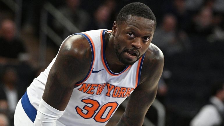 Knicks forward Julius Randle looks on against the Wizards during...