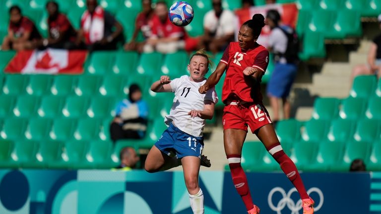 New Zealand's Katie Kitching, left, and Canada's Jade Rose vie...