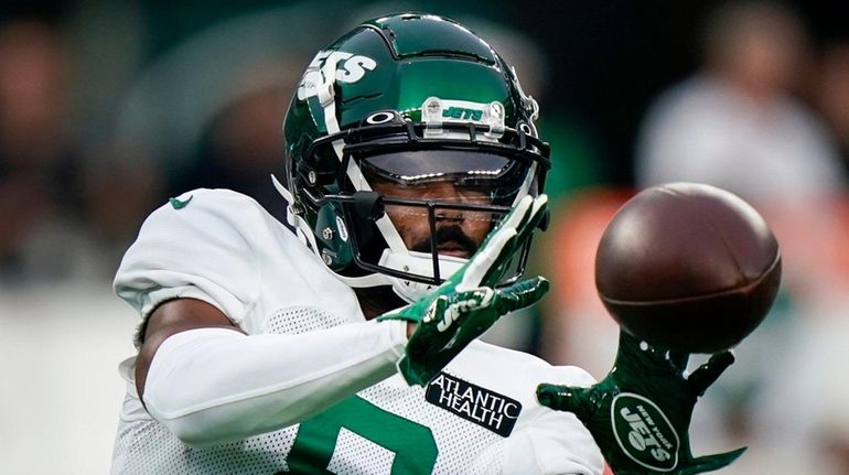 Elijah Moore, Denzel Mims at different places in Jets standing