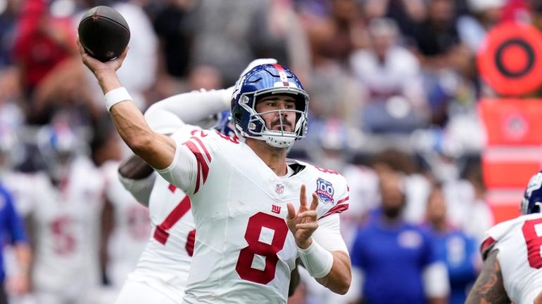 New York Giants quarterback Daniel Jones (8) throws a pass...