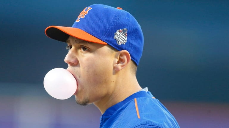 New York Mets shortstop Wilmer Flores (4) during batting practice...