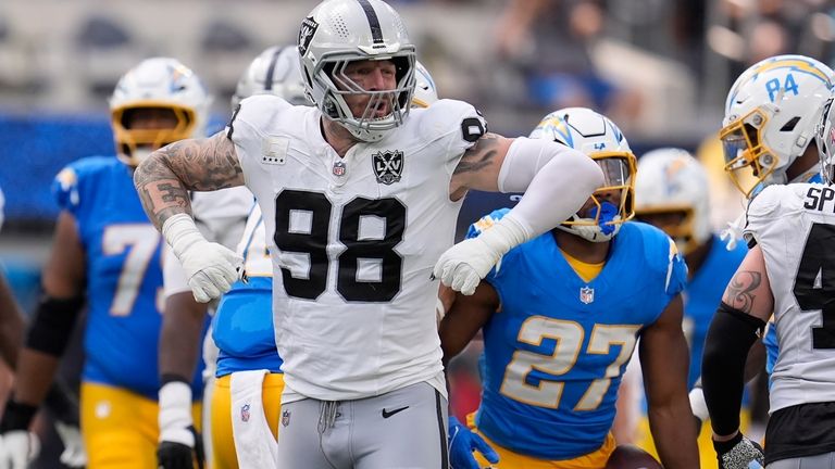 Las Vegas Raiders defensive end Maxx Crosby (98) reacts against...