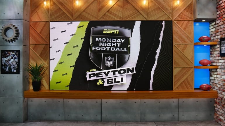 Monday Night Football With Peyton and Eli Manning on ESPN 2, reviewed.