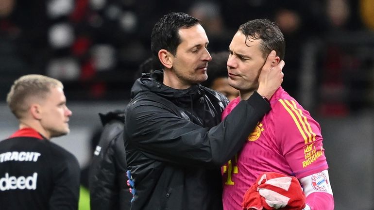 Frankfurt coach Dino Toppmoeller hugs Munich goalkeeper Manuel Neuer, right,...