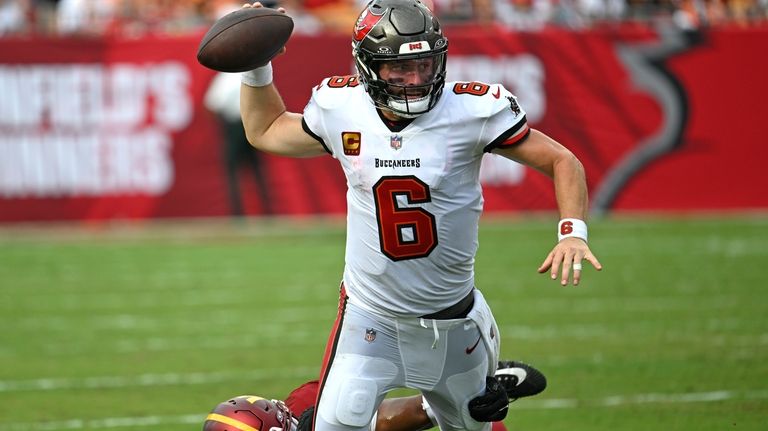 Tampa Bay Buccaneers quarterback Baker Mayfield (6) throws a pass...