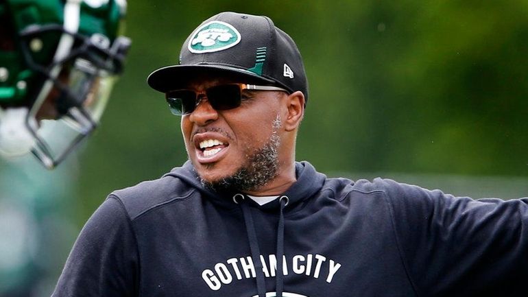 Injured Jets CBs coach Tony Oden returns to practice - Newsday