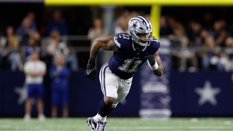 Dallas Cowboys linebacker Micah Parsons (11) rushes during an NFL...