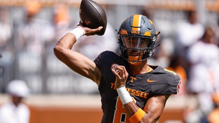 Tennessee quarterback Nico Iamaleava (8) throws to a receiver during...