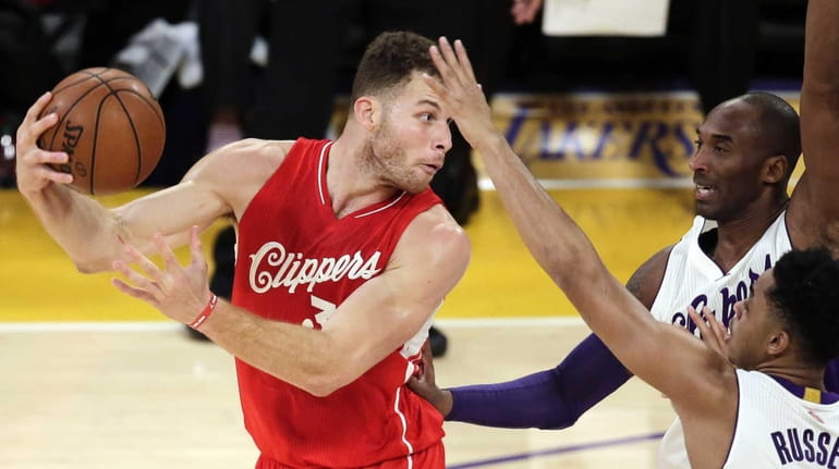 Los Angeles Clippers forward Blake Griffin, left, passes over Los...