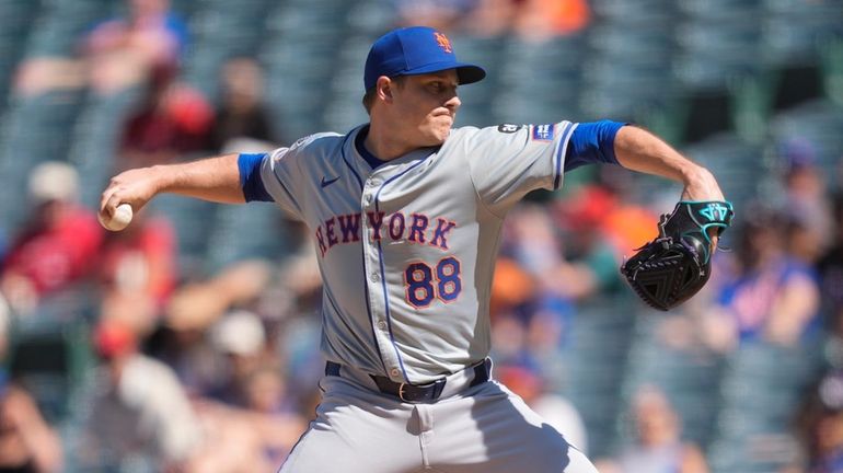 Mets relief pitcher Phil Maton throws during the eighth inning...