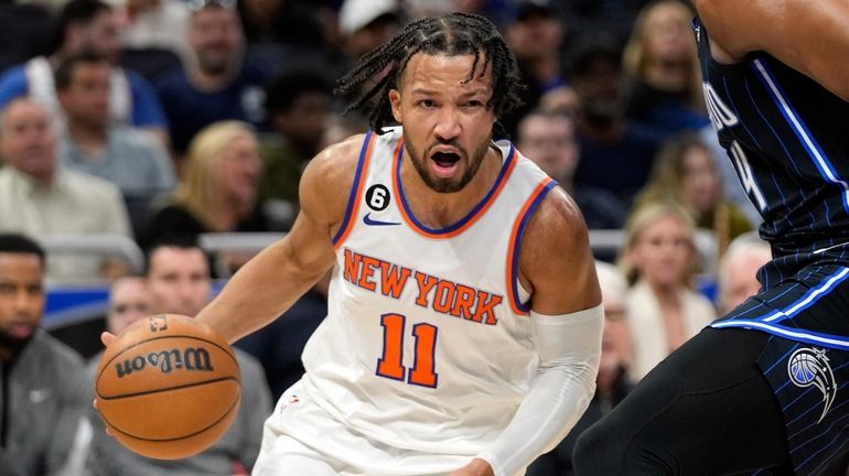 The Knicks' Jalen Brunson drives around the Magic's Wendell Carter Jr....