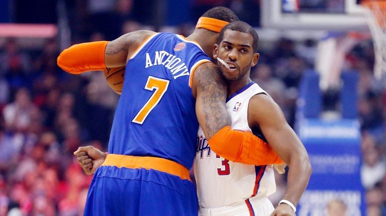 New York Knicks' Carmelo Anthony, left, and Los Angeles Clippers'...