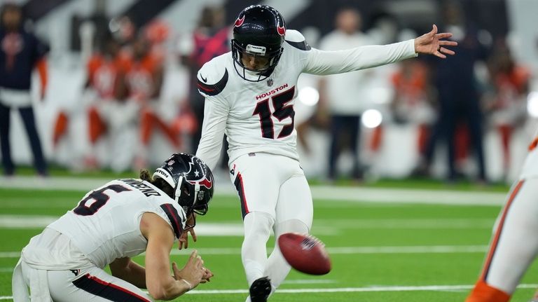 Houston Texans kicker Ka'imi Fairbairn makes a 47-yard field goal...