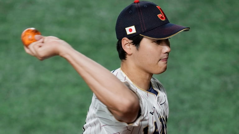 Shohei Ohtani and Lars Nootbaar, fast friends playing for Japan in