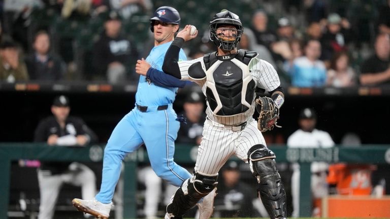 Chicago White Sox catcher Korey Lee forces Toronto Blue Jays'...