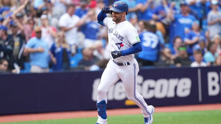 Kevin Kiermaier steals the show in Blue Jays home debut