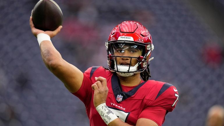 Houston Texans quarterback C.J. Stroud (7) warms up before an...