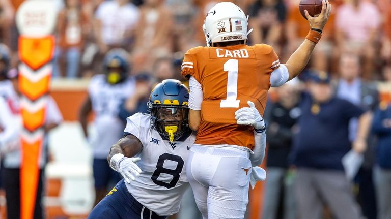 West Virginia linebacker Lee Kpogba (8) pressures Texas quarterback Hudson...