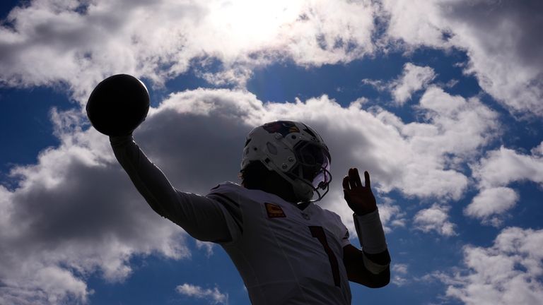 Arizona Cardinals quarterback Kyler Murray warms up prior to the...