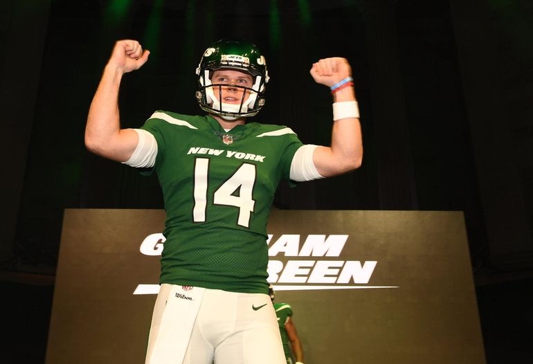 Jets unveil new uniforms in flashy Midtown Manhattan gala (PHOTOS) 