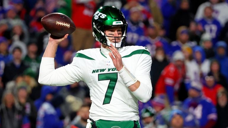 New York Jets quarterback Tim Boyle throws a pass against the...