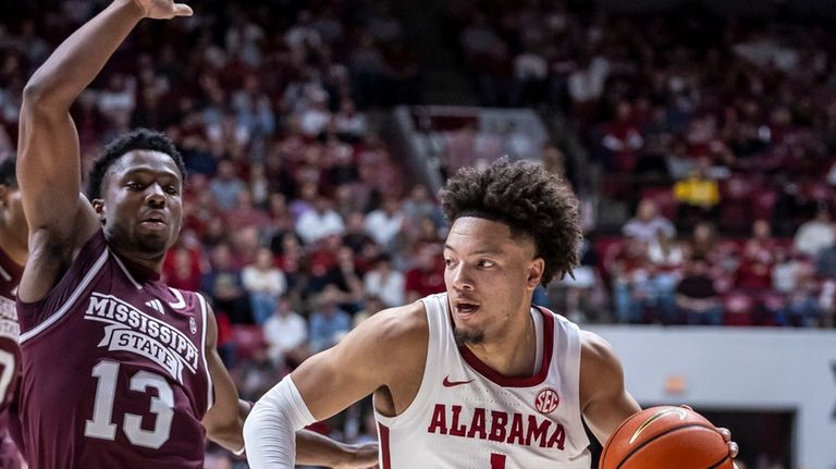 Alabama guard Mark Sears (1) penetrates past Mississippi State guard...