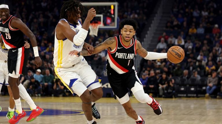 Portland Trail Blazers guard Anfernee Simons (1) drives against Golden...