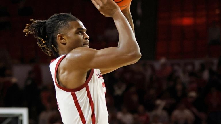 Oklahoma guard Otega Oweh shoots during the second half of...