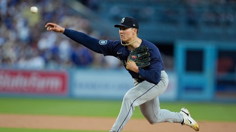 Seattle Mariners starting pitcher Bryan Woo throws to a Los...