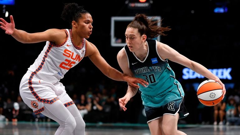 Liberty forward Breanna Stewart (30) drives to the basket against...