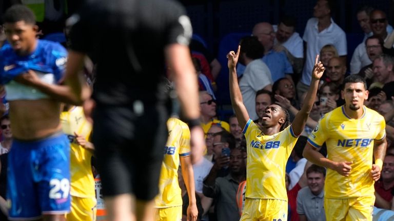 Crystal Palace's Eberechi Eze, second right, celebrates after scoring his...