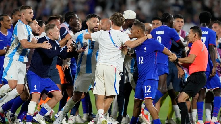 France and Argentina players argue at the end of a...