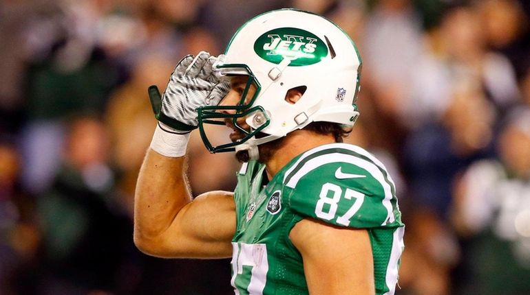 Eric Decker celebrates his fourth quarter touchdown against the Bills...