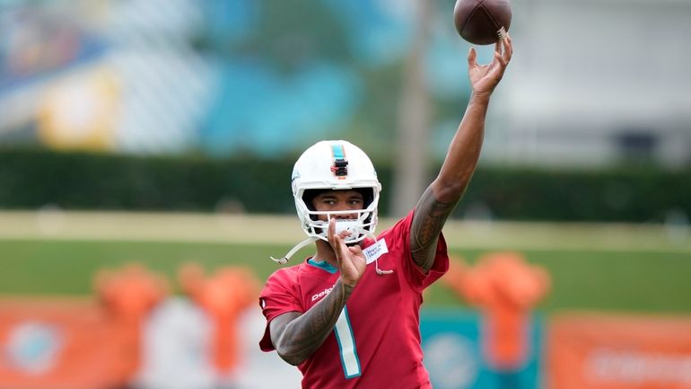 Miami Dolphins quarterback Tua Tagovailoa (1) does drills during NFL...