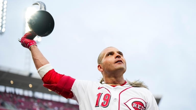 Votto homers, has 3 RBIs in return and Reds beat Rockies 5-4