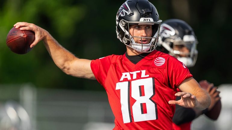 Atlanta Falcons quarterback Kirk Cousins (18) throws a pass during...