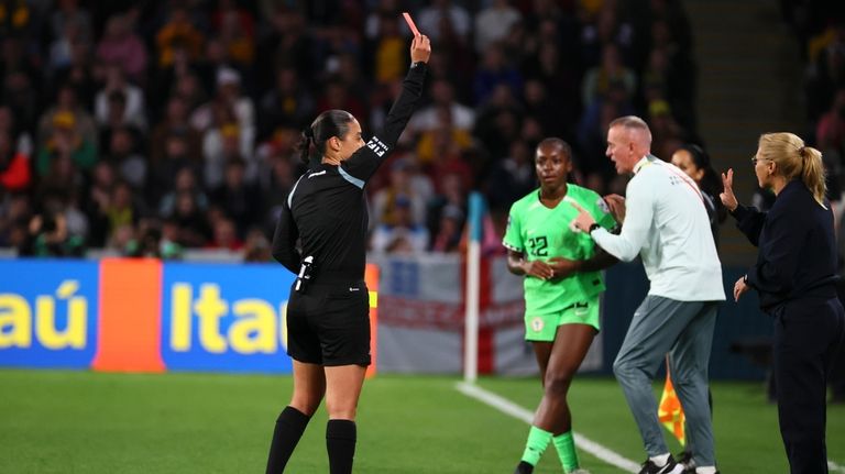 England Through to Quarterfinals of World Cup Despite Red Card for Lauren  James - The New York Times