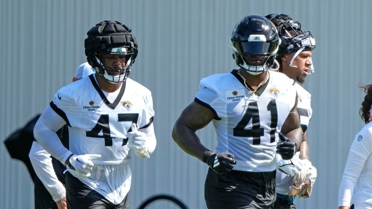 Jacksonville Jaguars defensive end De'Shaan Dixon (47) and linebacker Josh...