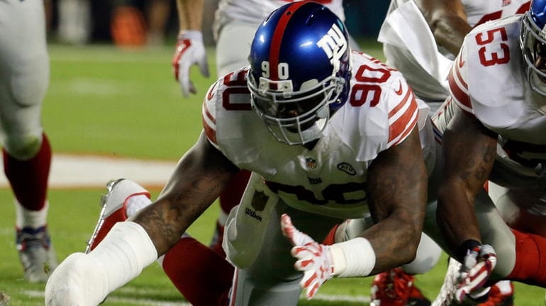 Giants defensive end Jason Pierre-Paul (90) recovers a fumble during...