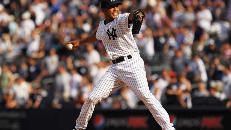 New York Yankees - Joba Chamberlain MLB Pitching Photo - 8 x 10