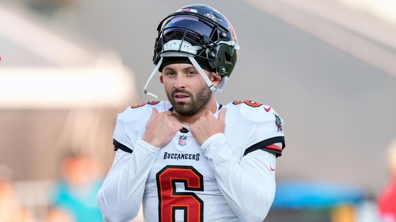 Tampa Bay Buccaneers quarterback Baker Mayfield gets ready for warm...