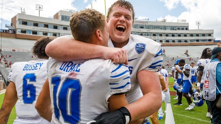 Memphis wide receiver Koby Drake (10) and offensive lineman Jonah...