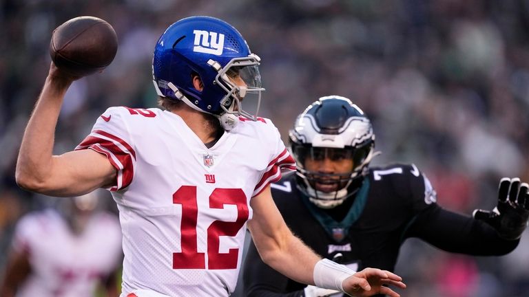 Giants quarterback Davis Webb (12) looks to pass as Philadelphia...