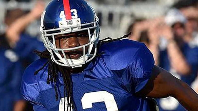 Brandon Meriweather takes part in his first Giants practice on...