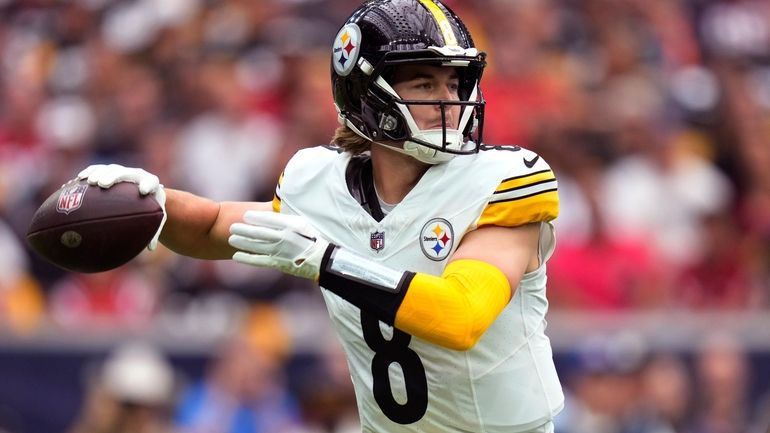 Steelers QB Kenny Pickett leaves loss against Texans after injuring knee -  Newsday