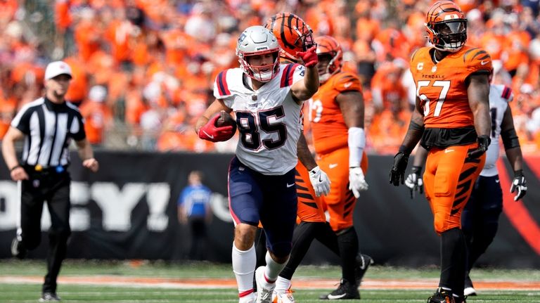 New England Patriots tight end Hunter Henry (85) celebrates in...