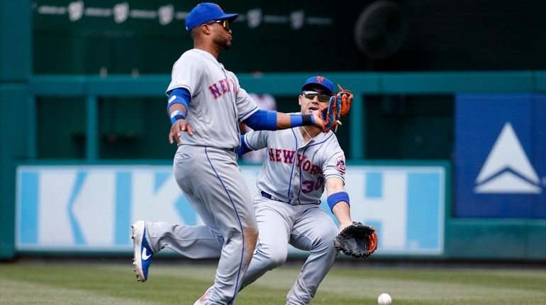 Michael Conforto singles on a ground ball to third baseman