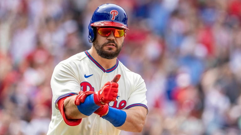 Kyle Schwarber struggles in loss to Boston. Who should bat leadoff for the  Phillies?