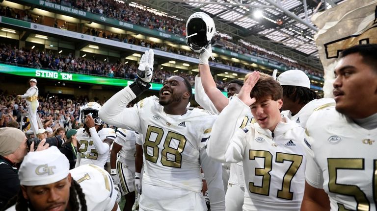 Georgia players celebrate after the NCAA college football game between...