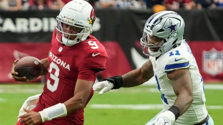 Arizona Cardinals quarterback Joshua Dobbs (9) runs past Dallas Cowboys...